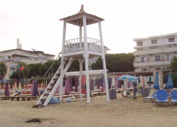 Ngjarje tragjike në vend! Gjendet i v*rur në kullën e vrojtimit një person, dyshohet se…