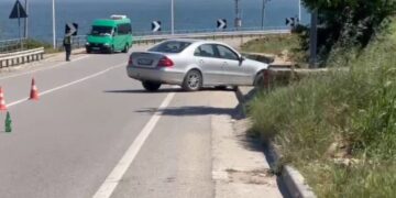 Aksident TR0NDITES në vend! Shoferja merr përpara këmbësorin, me pas u…
