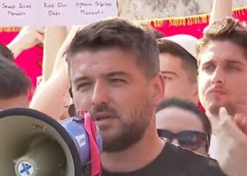 Shqiptarët i kërkojnë të jetë në krye të protestës, Marin Mema kthen përgjigjen e prerë