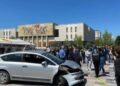 Qytetarë të trembur, njerëz që vrapojnë dhe të frikësuar…/Makina futet me shpejtësi në Sheshin Skenderbe, ja cfarë  ndodhi