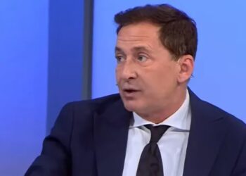 Shokon Arjan Konomi: “Konkurrentën në Përputhen bënin s*ks”/ Përmend edhe emra