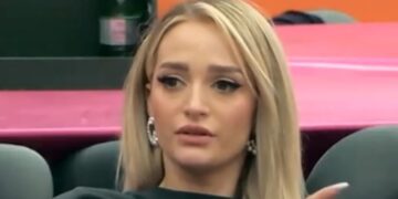 U aludua shumë se është në burg, Selin Bollati poston FOTOT e para me babain e saj