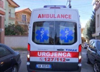 Ngjarje e rëndë në vend! E reja hidhet nga lartësia e pallatit, ndërron jetë në vend