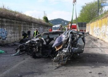 U përpIasën kokë më kokë me një automjet/ Vd*s i riu 19 vjecar
