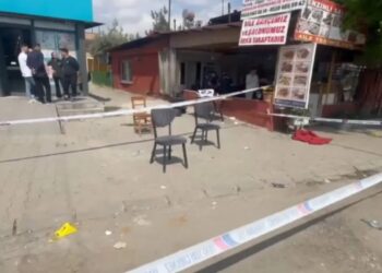 Tronditet Turqia, një burrë futet i a*matosur në një restorant dhe hap zjarr, katër persona h*mbin jetën