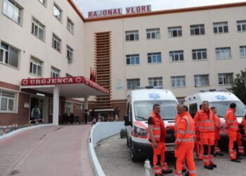 SKANDAL/ Sherr mes bluzave të bardha në vend: Neurologu dh*non mjekun e urgjencës