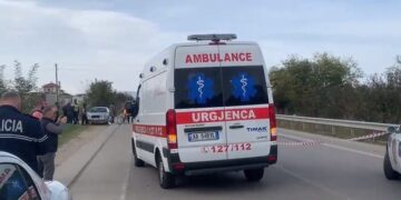Aksidenti me katër persona të përfshirë, identifikohet personi që humbi jetën