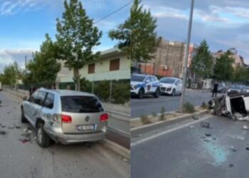Aksident TR0NDITES në vend! Makina përmbyset në mes të rrugës, bab e bir raportohet të…