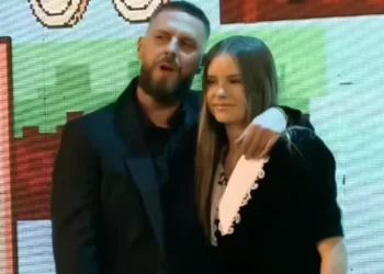 SHTANGET PUBLIKU: Ky ishte MESAZHI I FSHEHTE që vajza i dha mbrëmë Mirit