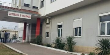 E TRISHTË! U përpIas nga motori në Tiranë, ndërron jetë në spital babai i ministres
