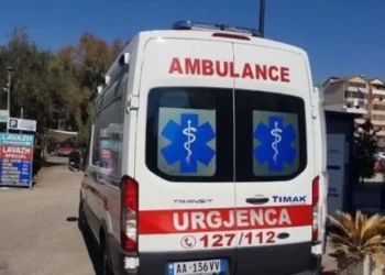 Merr flakë makina në Llogara, digjet një person brenda