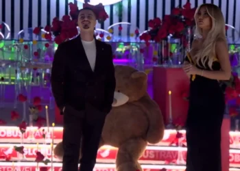 Momenti emocionues: Brikena i thotë “PO” Mateos pas gjestit romantik