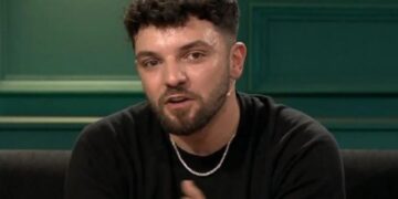 ‘Përjetova tmerrin…’ Olsi Bylyku sheh vd*kjen me sy ‘/Avioni ku po udhëtonte u g*dit nga rrufeja