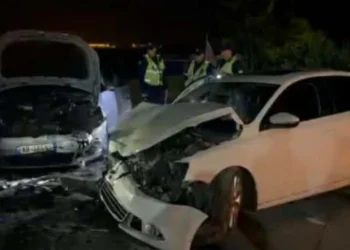 Aksident me 5 të plagosur në aksin Fier-Patos, ‘nga përplasja e dy makinave ‘kokë më kokë’