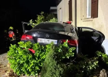 Aksident tragjik në Zvicër: 2 adoleshentë humbin jetën, drejtuesi 16-vjeçar shqiptar