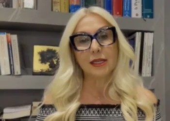 Universi “sy e veshë” këtë javë! Chrysanthi Kalogeri këshillon shenjat: Urimet do të bëhen realitet