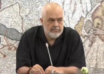 “Asnjë tolerancë!”/ Rama i prerë për ndërtimet pa leje: Sot do konfiskohet…