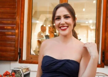 Çfarë po paralajmëron Arbana Osmani? Moderatorja e njohur nesër me program “-18”: Më ndodh për herë të parë pas 25 vitesh