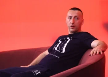 “Jam duke u martuar” G-Bani le pa fjale ndjekesit poston foto nga dasma me nusen…