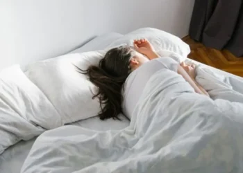 6 gabimet që ju shëndoshin shumë nëse i bëni para se të flini