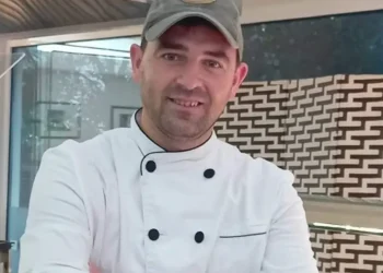 Cfarë dhimbje e madhe! Mbyll sytë në lule të rinisë 30 vjecari, miqtë e tij shpërthejnë në lot (Foto)