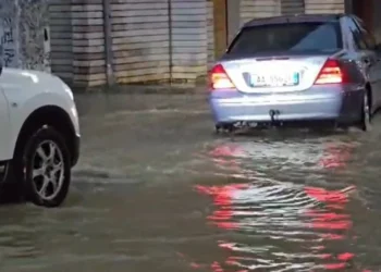 Situata kritike për shkak për reshjeve në vend! Përmbytjet shkaktojnë kaos në qytete, banorët…