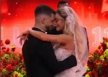 Letra që po merr vëmendje: Çfarë shkroi Gimbo pas dasmës?