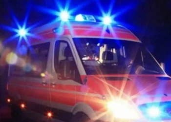 Gjendet i pajetë një 42-vjeçar, nëna e tij vr*t veten. Dyshimet e para