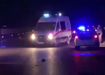 Aksident tragjik! Makina merr përpara 2 persona, njëri vd*s në vend