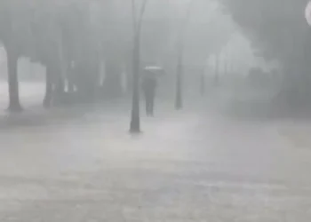 ”Reshje shiu dhe …”/ Paralajmëron meteorologia: Ja zonat që rrezikohen të përmbyten