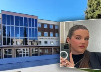 ‘Na iku një vajzë model…’ Sëmundja e rëndë i merr jetën gjimnazistes, shkolla e Kavajës bënë dedikimin prekës…’