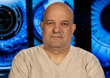 “Nuk më helmon dot…”/ Pa kaluar 24 orë në shtëpi, Ilir Vrenozi “përplaset” me Kristin: Ti ta fut dhe… (Video)