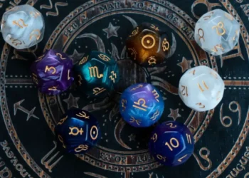 Universi ka një SURPRIZË: Këto shenja të horoskopit do të marrin lajme të PAPRITURA