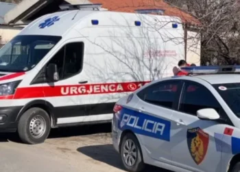 Aksident në vend! I riu përpIas gruan tek vijat e bardha dhe largohet
