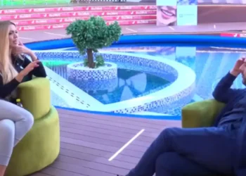 “Nuk më pëlqejnë djemtë që kanë lekë, tradhtojnë…”/ Seno i kthehet Brikenës: Ku e ke adresën e shtëpisë, t’i çoj prindërit me…