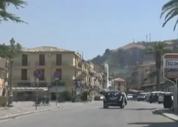 E TMERRSHME! Nëna mb*t me litar të bijën, më pas vetëvr*tet dhe vet