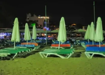 Ngjarje e rëndë! P*rdhunohet 18-vjeçarja në shezlongët e plazhit në Durrës