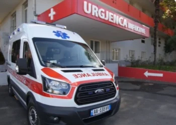 Aksident TRONDITES në VEND, përplasen dy makina, 4 persona…