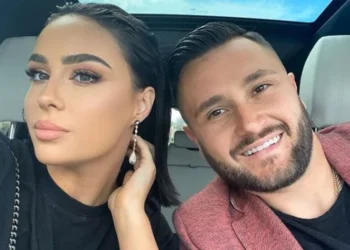 Xhensila dhe Ledri kapen mat duke u puthur/ Vjen reagimi i Bes Kallakut