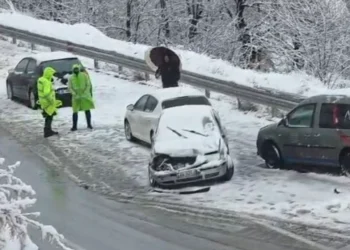 Aksident i rëndë në Rrugën e Arbrit, borëpastruesja merr para tre automjete! Një person…
