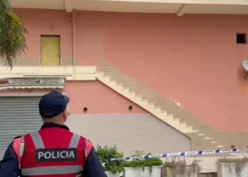 E diel e trishtë në vend! Humb jetën tragjikisht 3 vjecari, bie nga kati i 4 i pallatit!