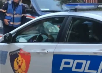 E rëndë/ Dyshohet se kanë kryer marrëdhënie s*ksuale me një 15-vjeçare, arrestohen 4 të rinj, një tjetër shpallet në kërkim