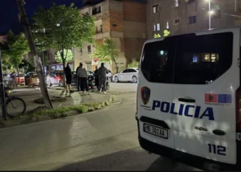 E dhimbshme! U zu poshtë nga guri teksa punonte me skrep, 43-vjeçari gjymtohet