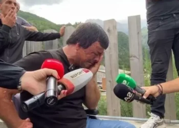 Të dhemb shpirti! ‘Na ka ngelur vetëm të vd*sim…’ banori në Theth shpërthen në lot!