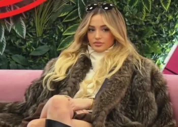 Njëra më e bukur se tjetra/ Njihuni me mamanë e Selin (FOTO)