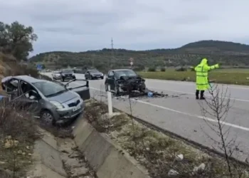 Aksident i rëndë në vend! Dy makina bëhen copash, një vajzë raportohet të…