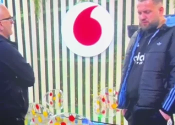 Nuk mbahen lotët! Luizi zbulon historinë e trishtë të jetës të Artanit ‘Unë e di që gruaja jote…’