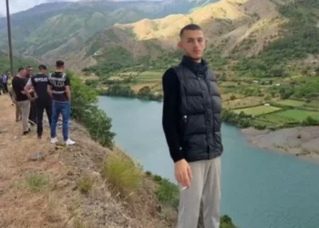 ‘Ishte djalë flori, familje e respektueshme…’ E vr*në dhe e hodhën në lumë, flasin të tronditur fqinjët e Renisit