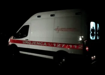 Aksident i rëndë në vend, makina përplas një person