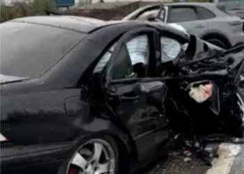 Po shkonin për të festuar, aksidenti tragjik i merr jetën ciftit të bashkëshortevel. Mbetën jetim dy fëmijët e m*tur